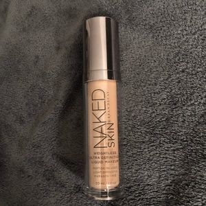 Urban Decay naked skin foundation (shade: 3.25)